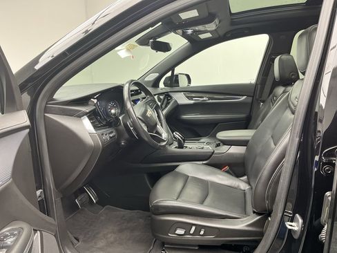 Used 2023 Cadillac XT6 Sport w/ Technology Package image 3