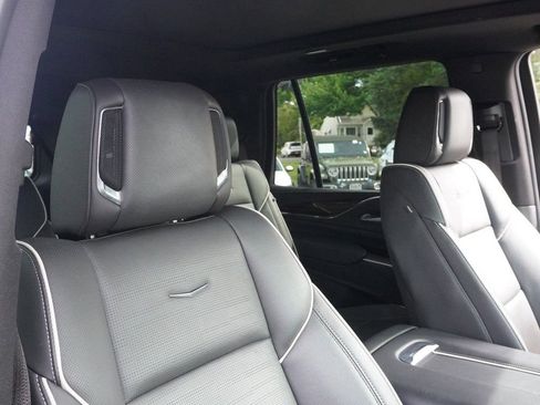 Used 2023 Cadillac Escalade Premium Luxury w/ LPO, Floor Liner Package AWD/4WD image 40