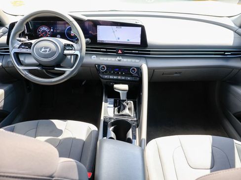 Used 2025 Hyundai Elantra SEL FWD image 6