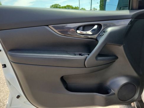 Used 2020 Nissan Rogue S FWD image 14