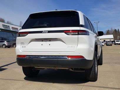 New 2025 Jeep Grand Cherokee Laredo w/ Luxury Tech Group I