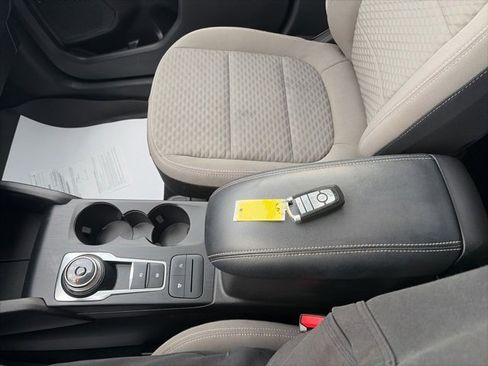 Used 2022 Ford Escape SE w/ SE Sport Appearance Package image 17