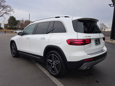 Used 2026 Mercedes-Benz GLB 250 4MATIC image 3