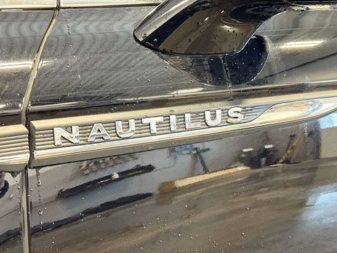Used 2023 Lincoln Nautilus AWD w/ Premium Package image 21