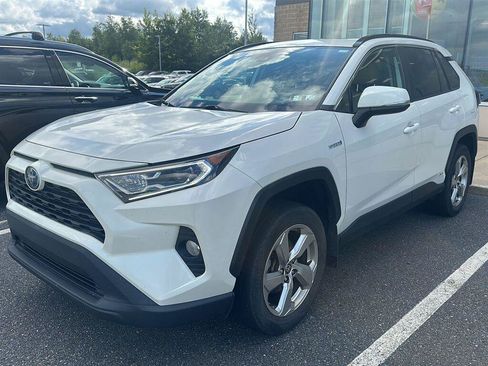 Used 2021 Toyota RAV4 XLE Premium AWD/4WD image 2
