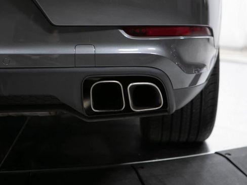 Certified 2022 Porsche Cayenne Turbo image 36