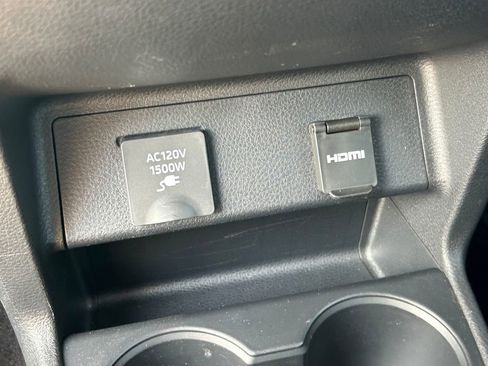 Used 2023 Toyota Sienna Platinum FWD image 24