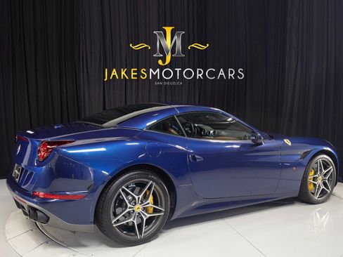 Used 2017 Ferrari California T RWD image 11