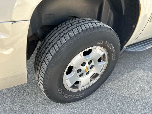 Used 2013 Chevrolet Suburban LT AWD/4WD image 8