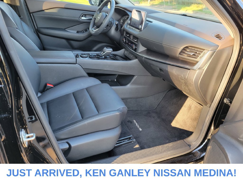 Certified 2023 Nissan Rogue SV w/ SV Premium B Package AWD/4WD image 23