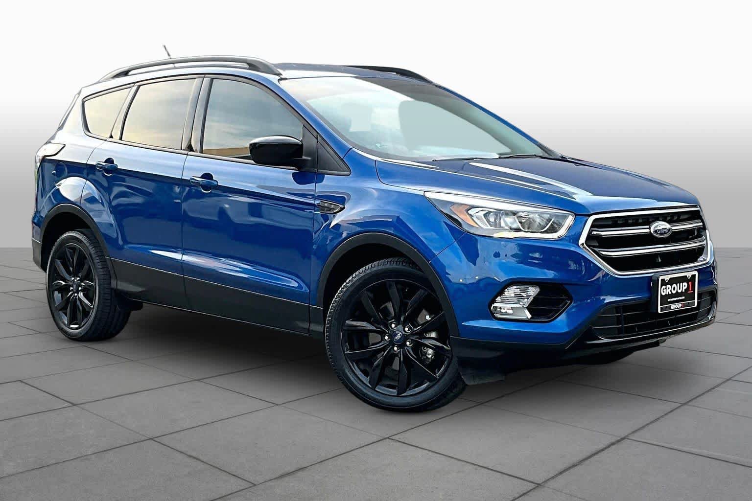 Used 2018 Ford Escape SE w/ SE Sport Appearance Package AWD/4WD image 3