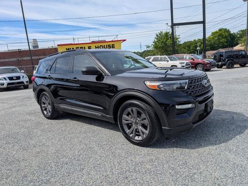 Used 2021 Ford Explorer XLT w/ Equipment Group 202A RWD image 3