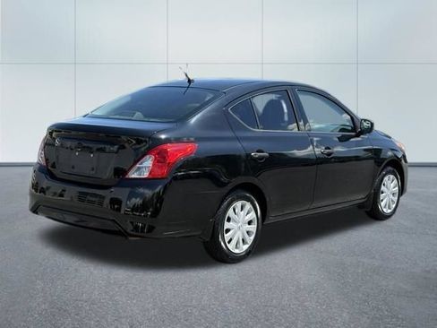 Used 2019 Nissan Versa S FWD image 3