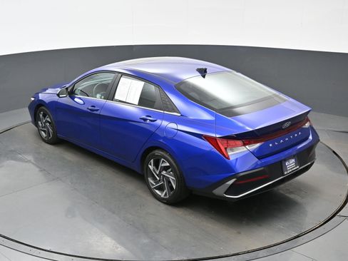Certified 2025 Hyundai Elantra SEL image 33