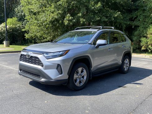 Used 2025 Toyota RAV4 XLE w/ Convenience Package FWD image 5
