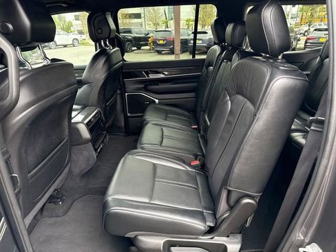 Used 2022 Jeep Wagoneer Series II AWD/4WD image 16