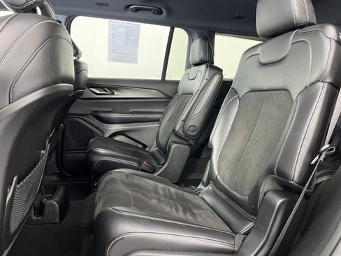 Used 2023 Jeep Grand Cherokee L Laredo image 37