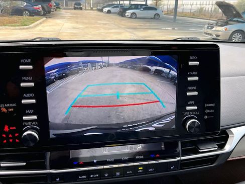 Used 2023 Toyota Sienna XLE image 27