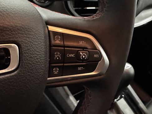 Used 2025 Jeep Compass Trailhawk AWD/4WD image 6