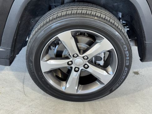 Used 2022 Jeep Grand Cherokee L Limited image 38