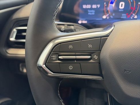 New 2026 Chevrolet Traverse LT w/ Sun and Wheel Package FWD image 17