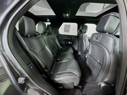 Used 2024 Land Rover Discovery Metropolitan Edition image 24