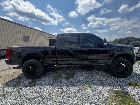 Used 2022 Ford F250 Platinum w/ FX4 Off-Road Package AWD/4WD image 1