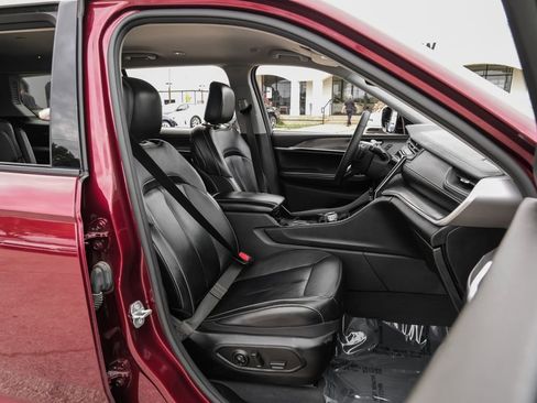 Used 2023 Jeep Grand Cherokee L Limited w/ Trailer Tow Group (B) AWD/4WD image 32