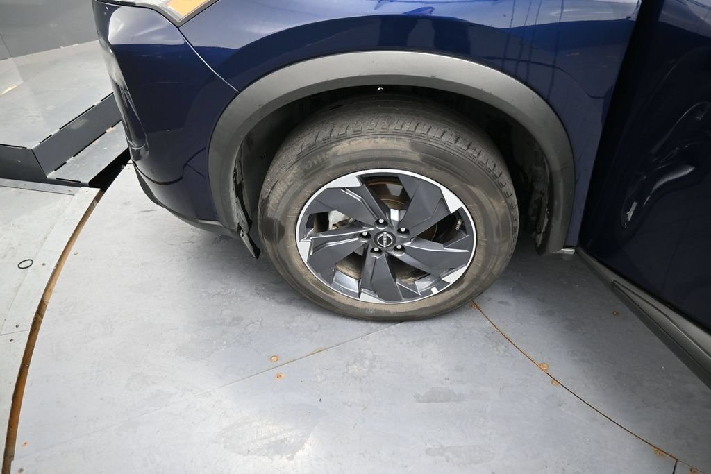 Used 2025 Nissan Rogue SV FWD image 10