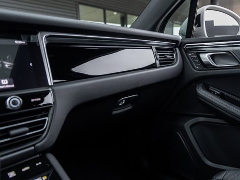 New 2026 Porsche Macan image 31