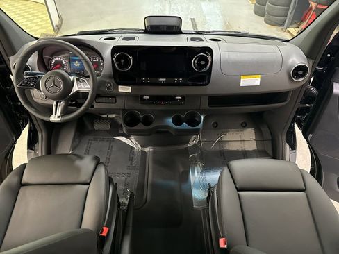New 2025 Mercedes-Benz Sprinter 2500 image 18