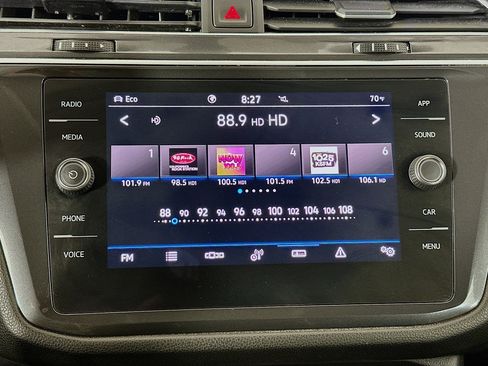 Used 2021 Volkswagen Tiguan SE w/ Panoramic Sunroof Package image 21