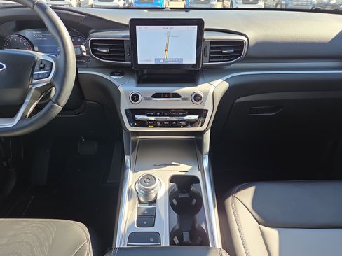 Certified 2022 Ford Explorer XLT w/ Equipment Group 202A image 24