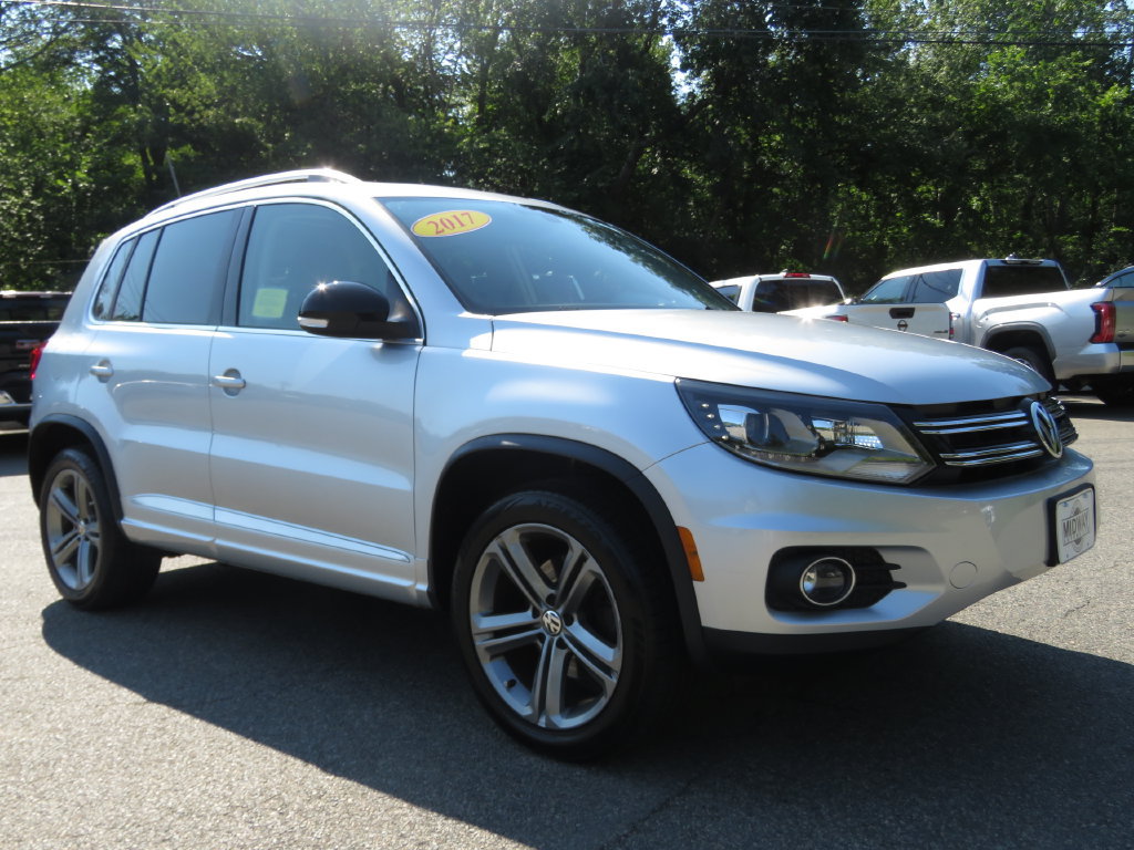 Used 2017 Volkswagen Tiguan Sport AWD/4WD image 3