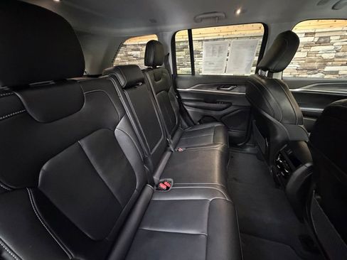 Used 2023 Jeep Grand Cherokee Limited AWD/4WD image 32