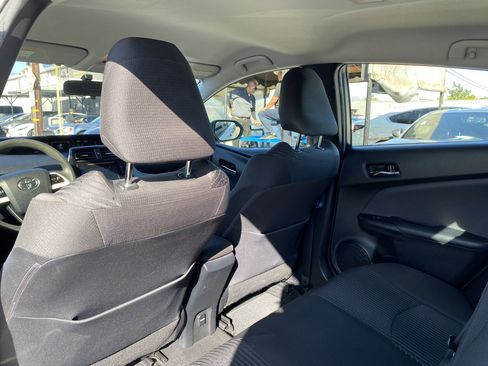 Used 2016 Toyota Prius Two FWD image 18