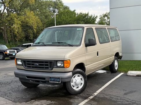 Used 2007 Ford E-350 and Econoline 350 XLT RWD image 2