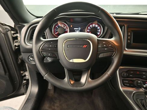 Used 2017 Dodge Challenger SXT image 28