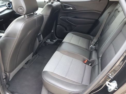Used 2025 Chevrolet Trax LT w/ LT Convenience Package FWD image 5