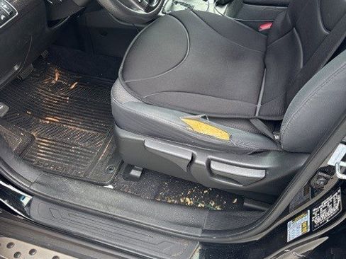 Used 2012 Kia Sorento LX w/ Convenience Pkg image 3