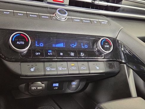 Used 2024 Hyundai Elantra Limited FWD image 18