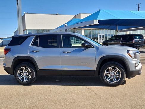 Used 2025 GMC Terrain Elevation image 4