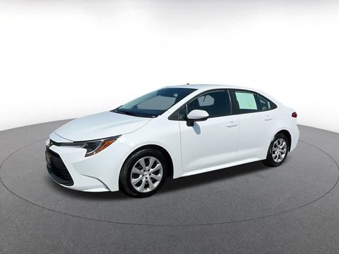 Used 2025 Toyota Corolla LE FWD image 6