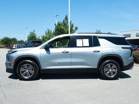 Used 2024 Chevrolet Traverse LT FWD image 9