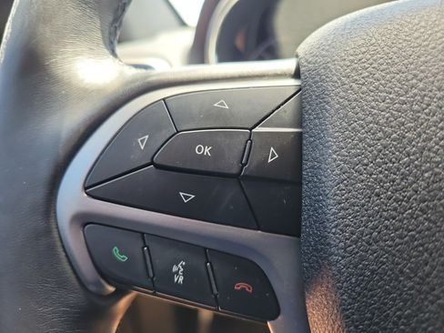 Used 2018 Jeep Grand Cherokee Laredo AWD/4WD image 19