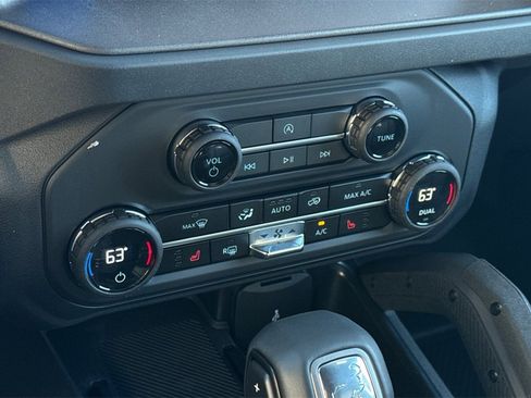 New 2025 Ford Bronco Big Bend w/ Black Diamond Package image 17