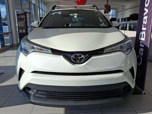 Used 2019 Toyota C-HR XLE image 2
