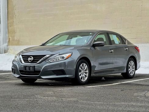 Used 2017 Nissan Altima 2.5 S w/ Power Driver Seat Package FWD image 3