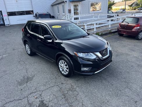 Used 2018 Nissan Rogue S AWD/4WD image 2