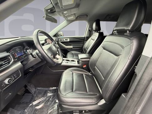 Used 2021 Ford Explorer XLT w/ Equipment Group 202A image 10